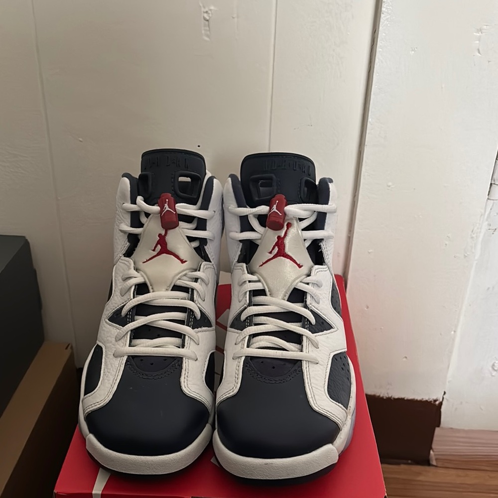 Jordan Sneakers Size 7 Navy Blue & White